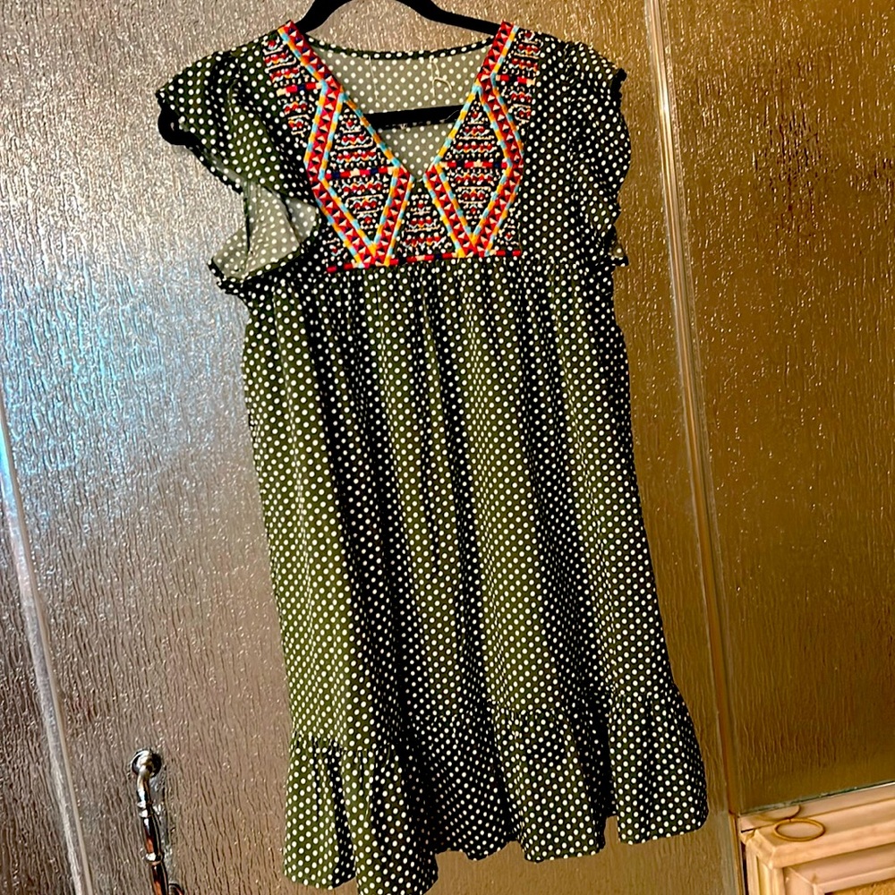 Savannah Jane green polka dot dress. Missing tag.. Similar dress in photos